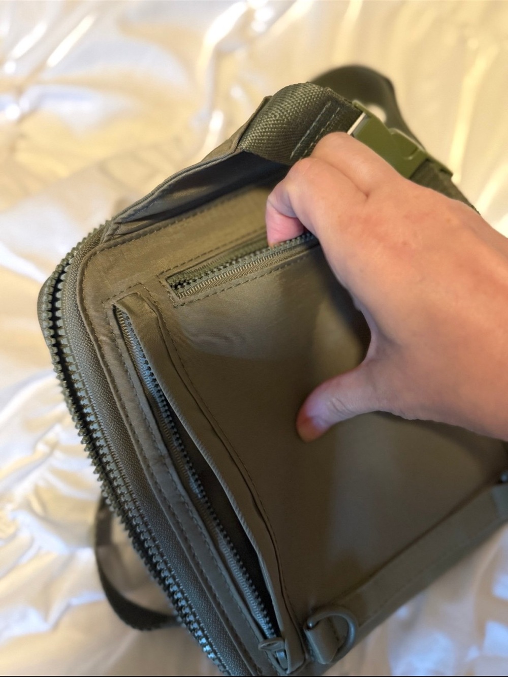 BEIS THE SPORT SLING IN OLIVE - Picture 11 of 14